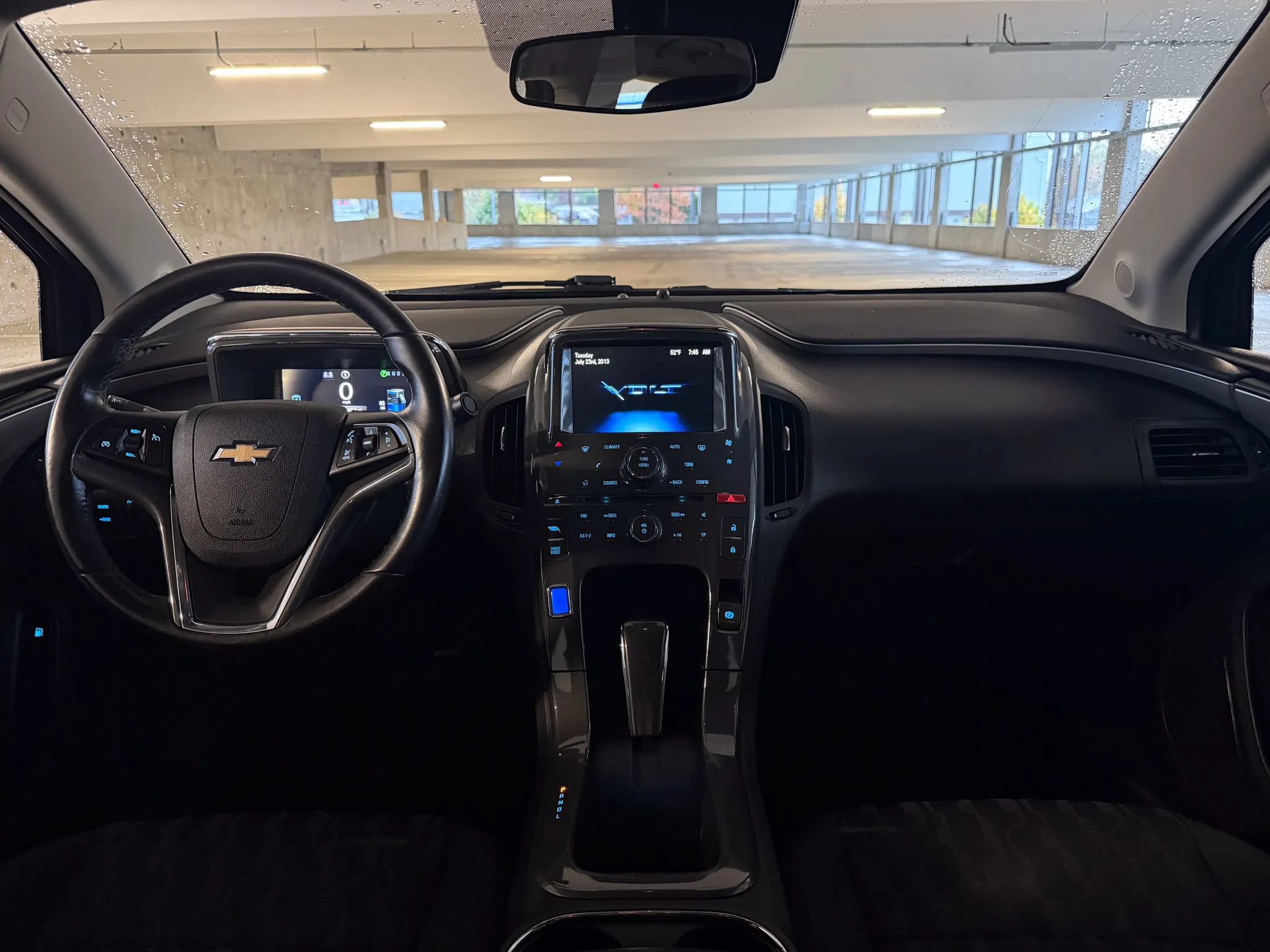 Used 2015 Chevrolet Volt FWD image 25