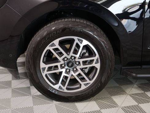 Used 2025 Ford Expedition Active AWD/4WD image 19