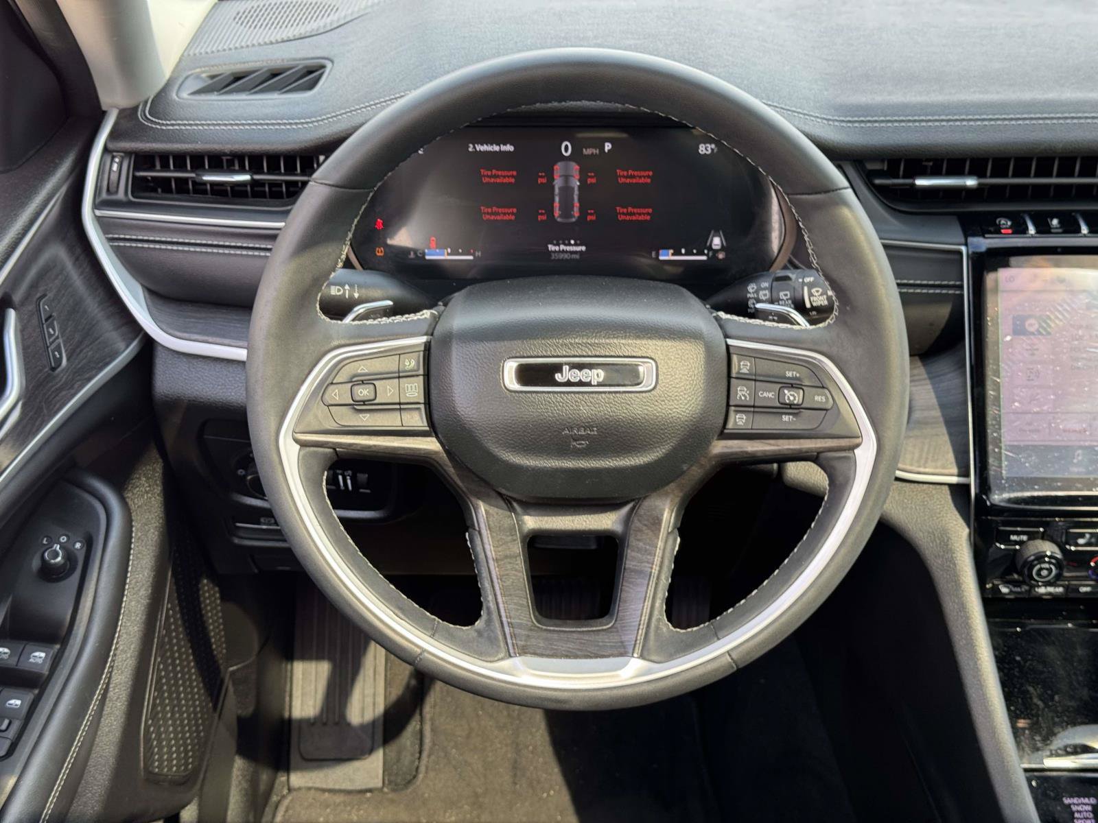 Used 2024 Jeep Grand Cherokee Limited AWD/4WD image 12
