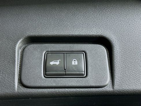 Used 2022 Nissan Rogue SV w/ SV Premium Package image 28