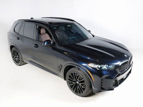 Used 2025 BMW X5 xDrive40i w/ M Sport Package image 31