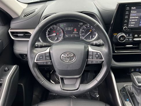 Used 2022 Toyota Highlander XLE image 17
