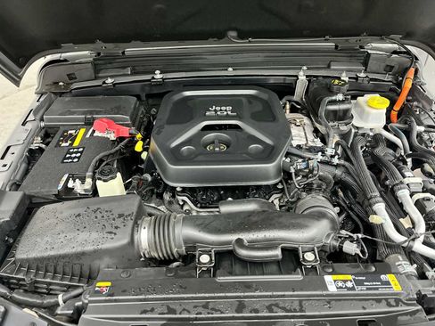 Used 2021 Jeep Wrangler Unlimited Sahara w/ Cold Weather Group AWD/4WD image 23