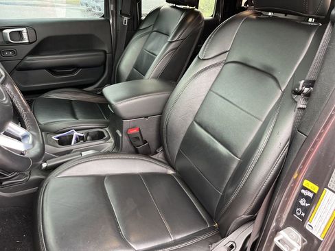 Used 2020 Jeep Wrangler Unlimited Sahara AWD/4WD image 4
