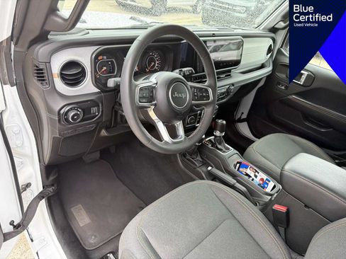 Used 2025 Jeep Wrangler Unlimited Sahara AWD/4WD image 24