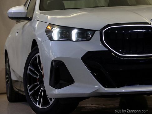 Used 2026 BMW 550e xDrive w/ Executive Package image 3