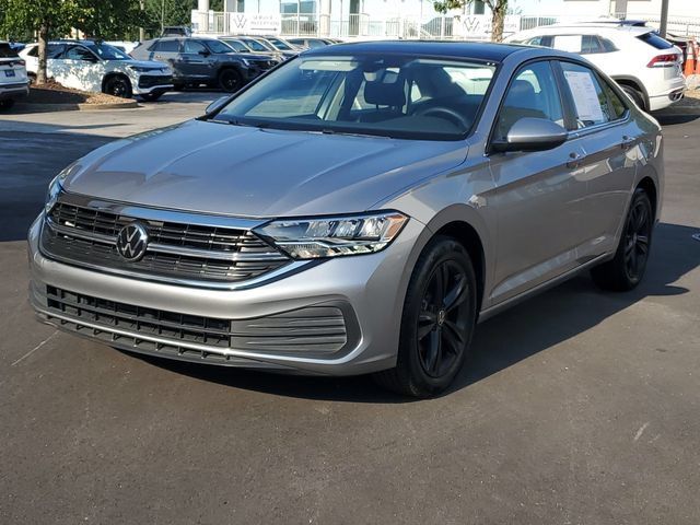Certified 2024 Volkswagen Jetta SE w/ Panoramic Sunroof Package FWD image 39