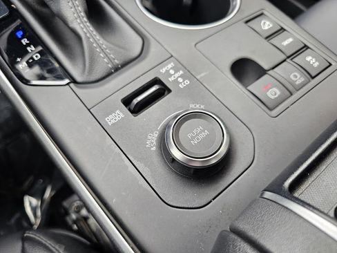 Certified 2025 Toyota Highlander XSE image 39