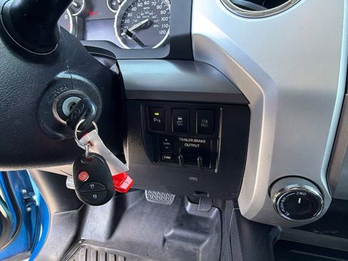 Certified 2017 Toyota Tundra Platinum image 17