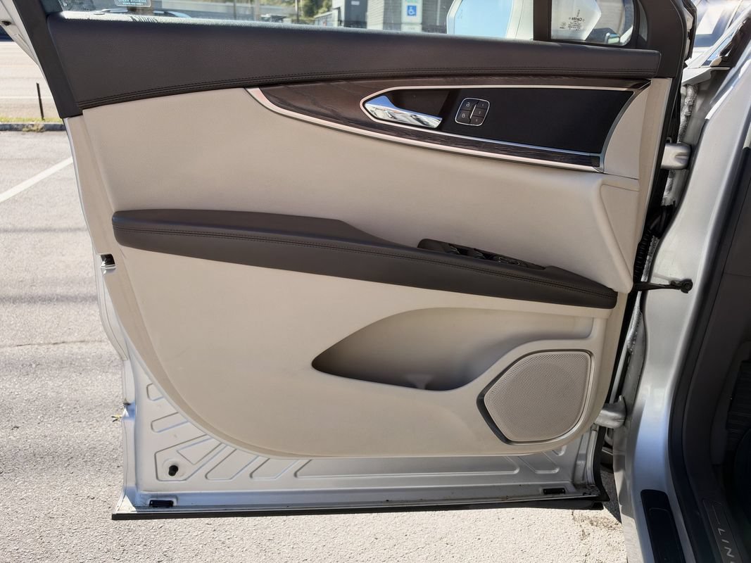 Used 2018 Lincoln MKX Reserve FWD image 23