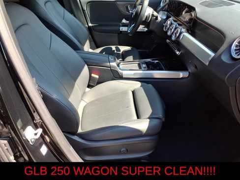 Used 2025 Mercedes-Benz GLB 250 4MATIC image 8