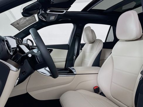 New 2026 Mercedes-Benz GLC 300 image 16