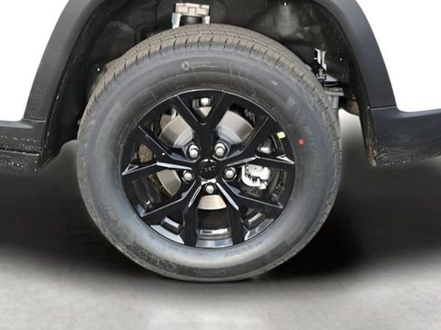 New 2026 Jeep Grand Cherokee Altitude image 9