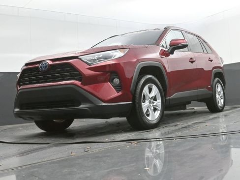 Used 2020 Toyota RAV4 XLE image 27