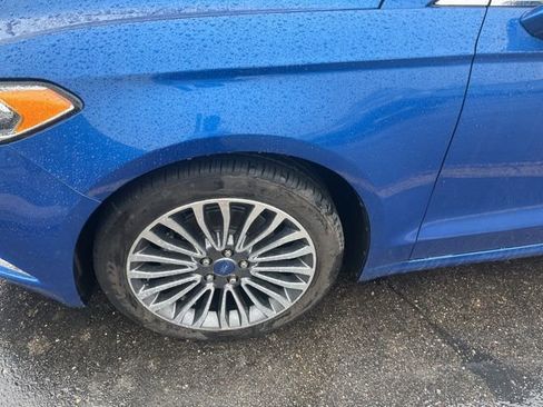 Used 2017 Ford Fusion SE w/ Fusion SE Technology Package image 10