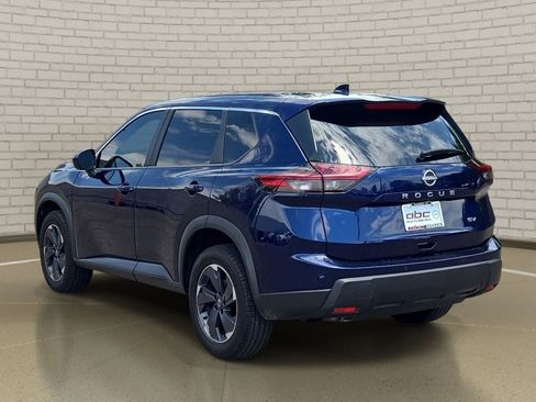 Certified 2024 Nissan Rogue SV FWD image 7