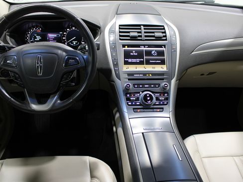 Used 2017 Lincoln MKZ Premiere FWD image 2