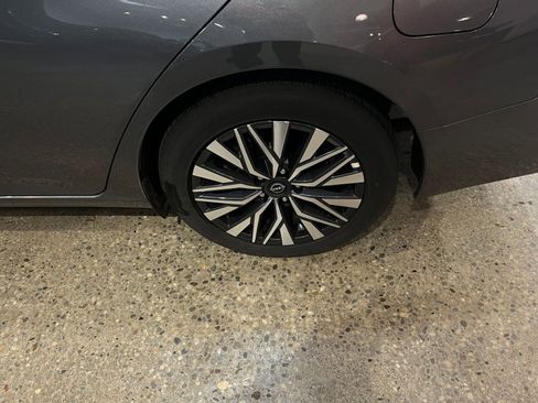 Used 2025 Nissan Altima 2.5 SV image 30