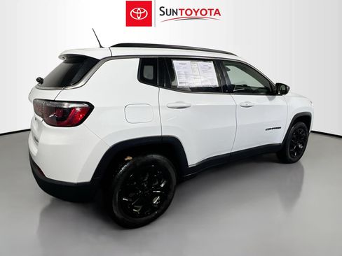 Used 2024 Jeep Compass Latitude AWD/4WD image 4