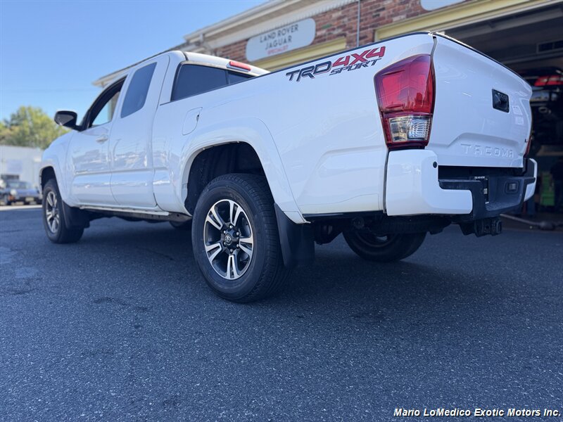 Used 2016 Toyota Tacoma TRD Sport AWD/4WD image 10