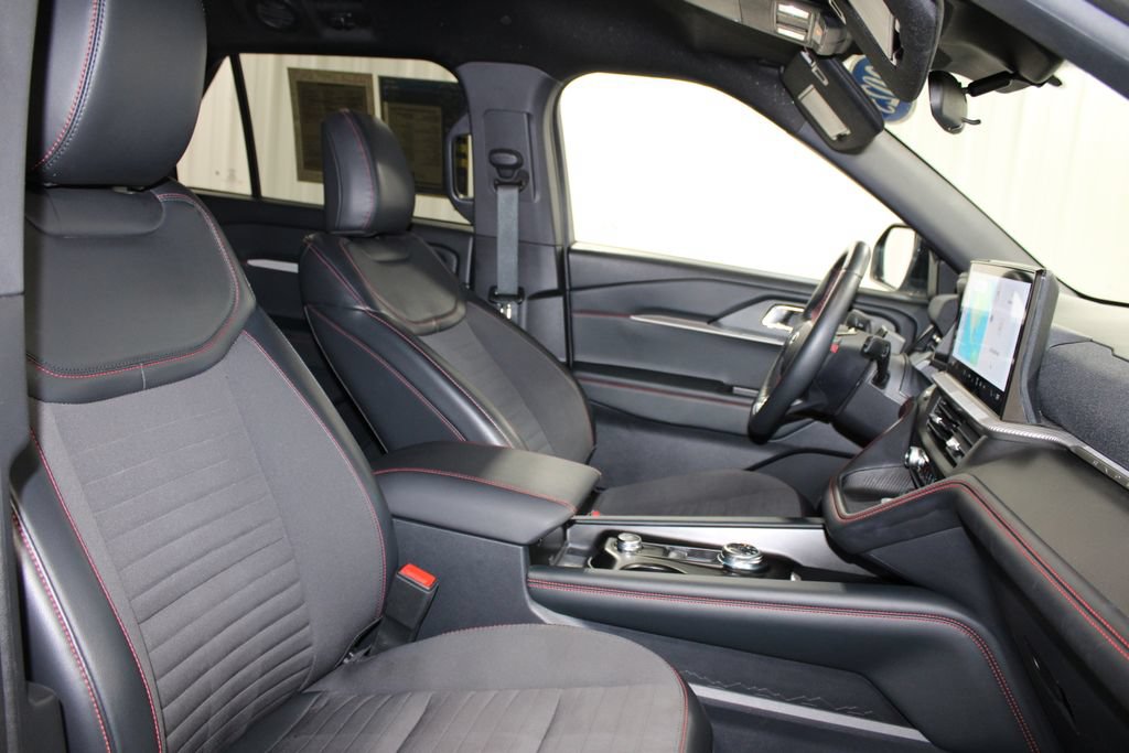 Used 2025 Ford Explorer ST-Line AWD/4WD image 29