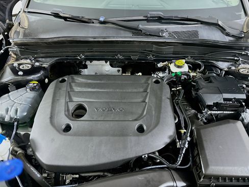 Used 2023 Volvo XC40 B5 Plus w/ Driver Assist Package image 34