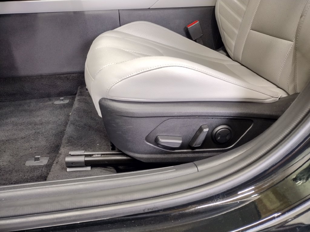 Certified 2024 Hyundai Elantra Limited FWD image 23