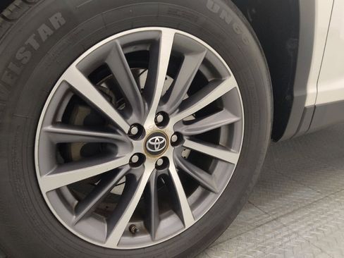 Used 2019 Toyota Highlander XLE FWD image 31