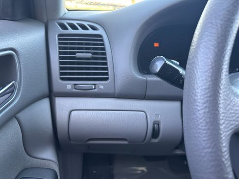 Used 2005 Toyota Camry LE FWD image 42