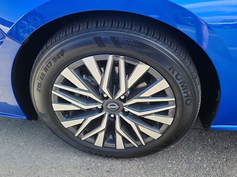 Used 2025 Nissan Altima 2.5 SV FWD image 17