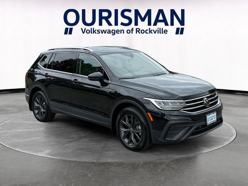 Used 2023 Volkswagen Tiguan SE FWD image 1