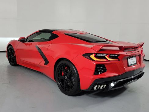 Used 2022 Chevrolet Corvette Stingray Premium Cpe w/ Z51 Performance Package RWD image 4