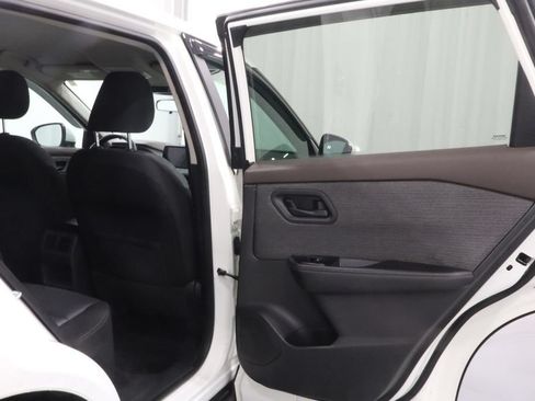 Used 2022 Nissan Rogue S FWD image 17