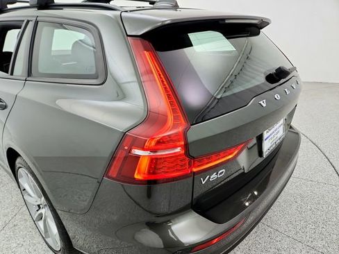Used 2020 Volvo V60 T5 Momentum w/ Protection Package image 28