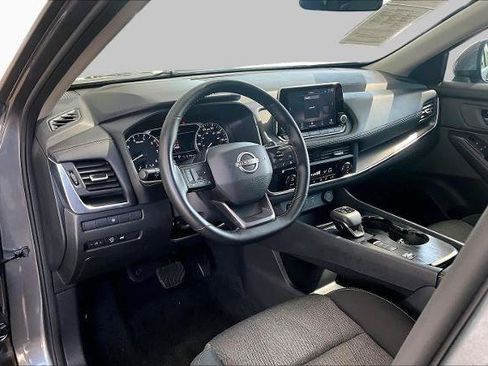 Certified 2025 Nissan Rogue SV FWD image 17