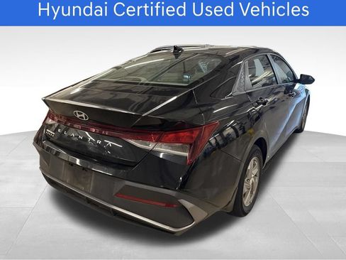 Certified 2024 Hyundai Elantra SE FWD image 3