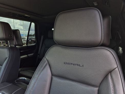 Used 2023 GMC Yukon Denali w/ Denali Reserve Package AWD/4WD image 14