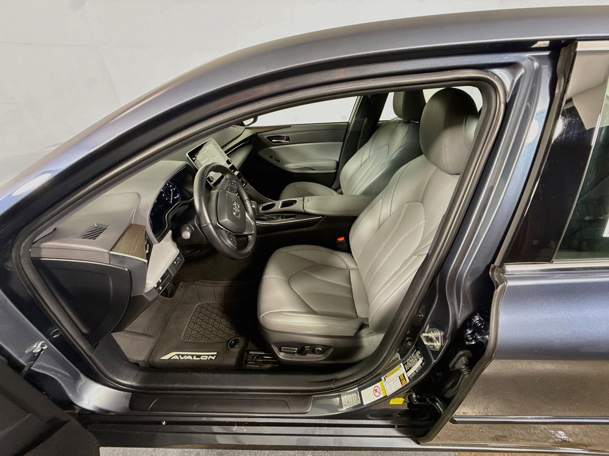 Certified 2019 Toyota Avalon XLE w/ Moonroof Package FWD image 19