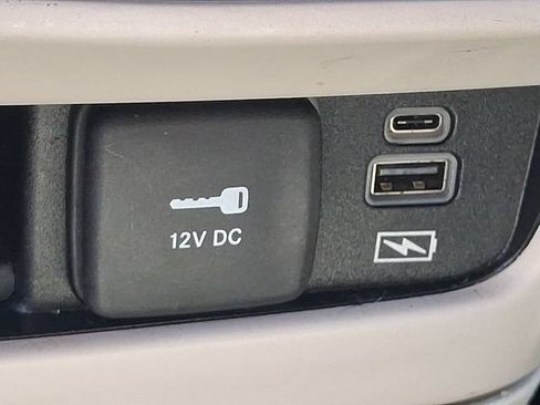 Used 2022 Chrysler Pacifica Touring-L FWD image 26