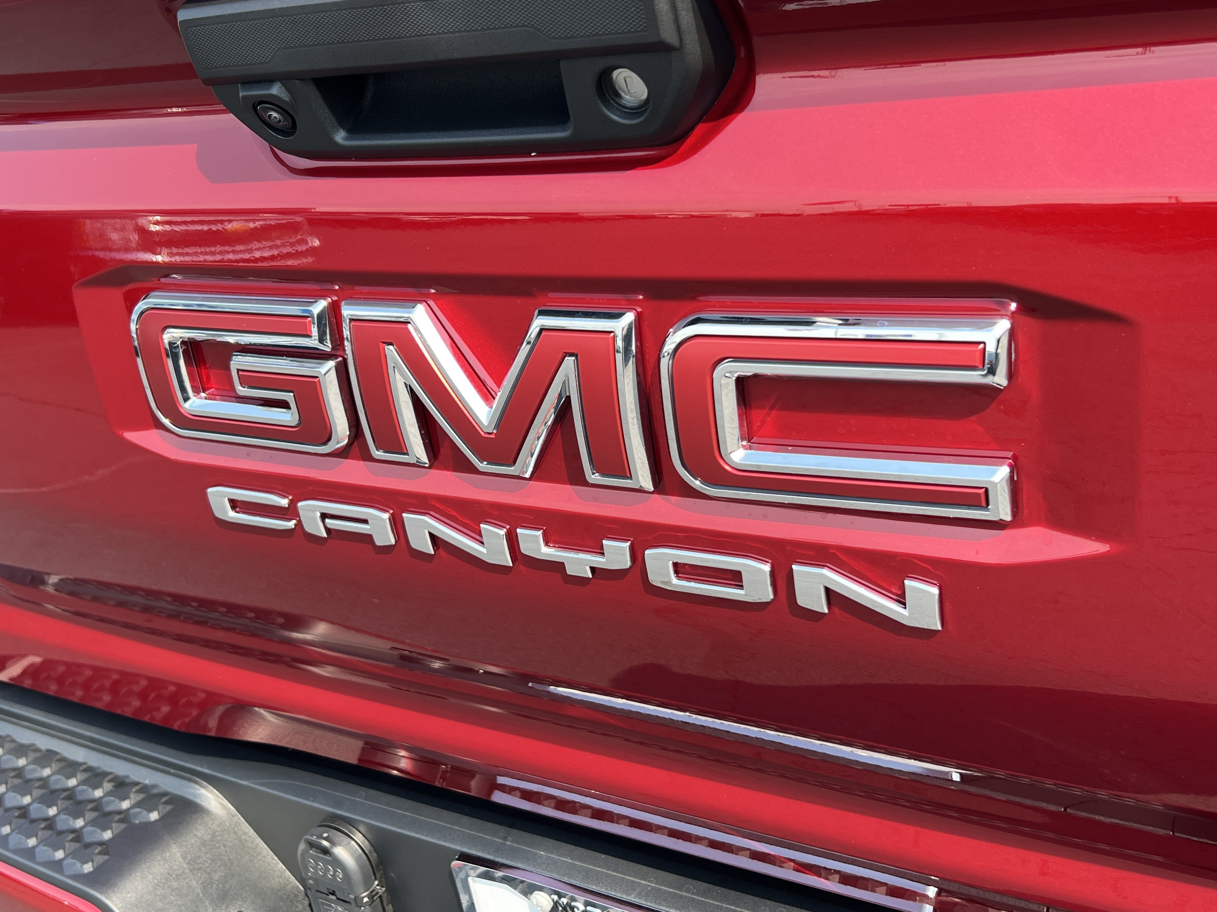 Used 2026 GMC Canyon AT4 w/ Technology Plus Package AWD/4WD image 8