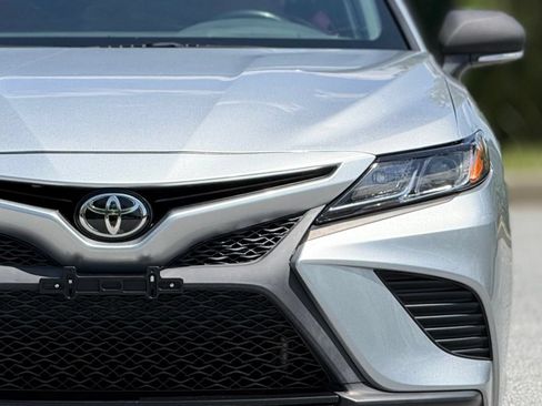 Used 2018 Toyota Camry SE w/ Convenience Package FWD image 15