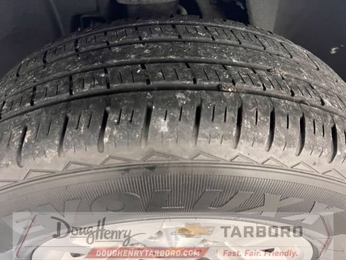 Used 2018 Chevrolet Suburban LT RWD image 19