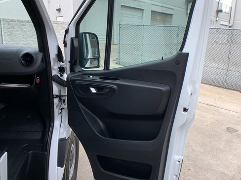 Used 2020 Mercedes-Benz Sprinter 3500 image 16