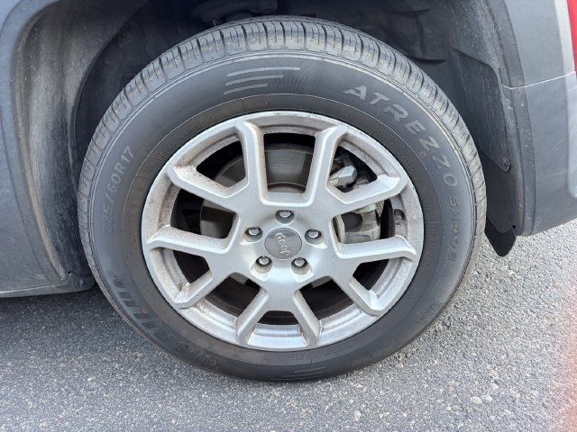 Used 2020 Jeep Renegade Latitude w/ Popular Equipment Group FWD image 4