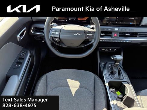 New 2025 Kia K4 LXS image 21