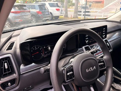 Used 2023 Kia Sorento LX FWD image 18