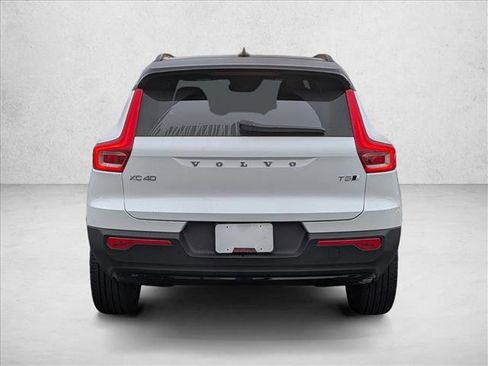 Used 2021 Volvo XC40 T5 R-Design w/ Climate Package image 7