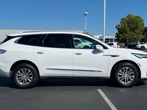 Used 2022 Buick Enclave Essence image 6