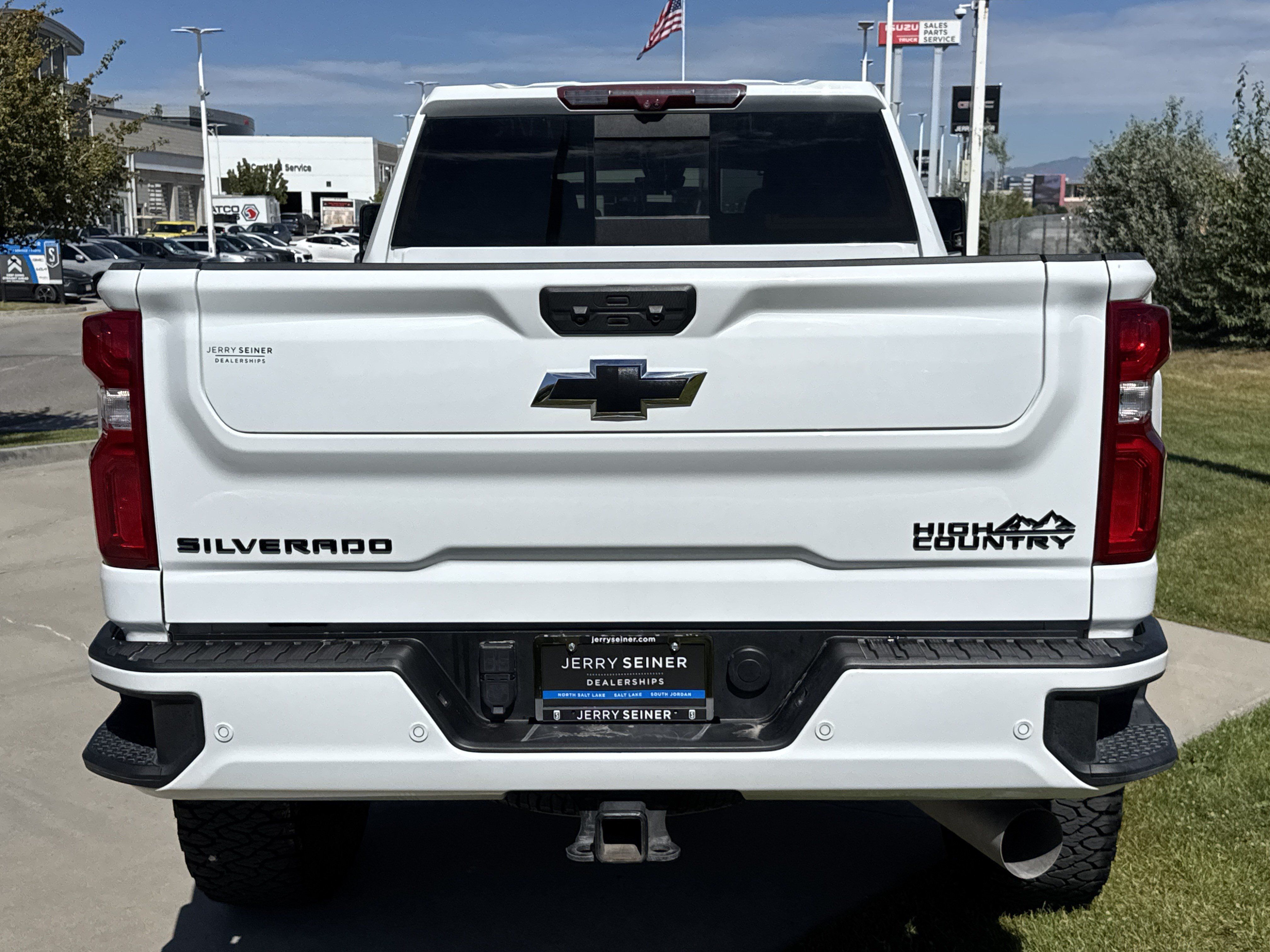 Used 2024 Chevrolet Silverado 3500 High Country w/ Technology Package AWD/4WD image 4