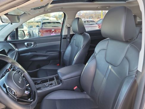 Used 2024 Kia Sorento S w/ Panoramic Sunroof Package image 13